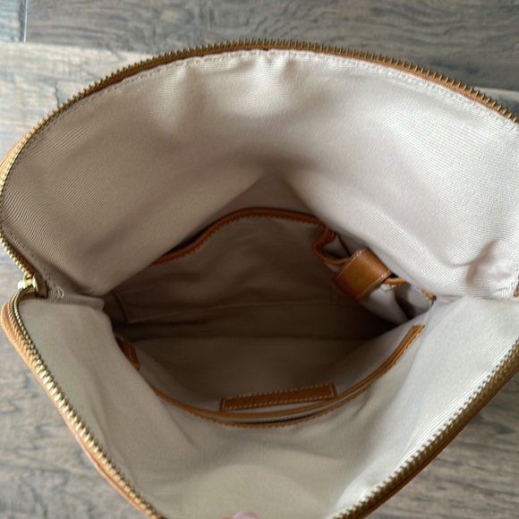 Talbots-leather clutch with magnet closure - Picture 7 of 7